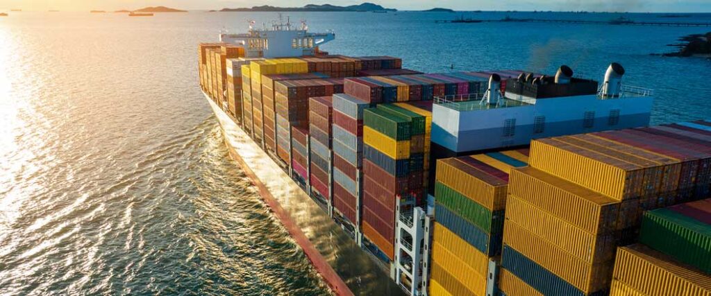 Export credit insurance vs letter of credit: a cargo ship laden with containers leaving port